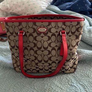 Coach khaki/cardinal 12cm Sig Tote NWT